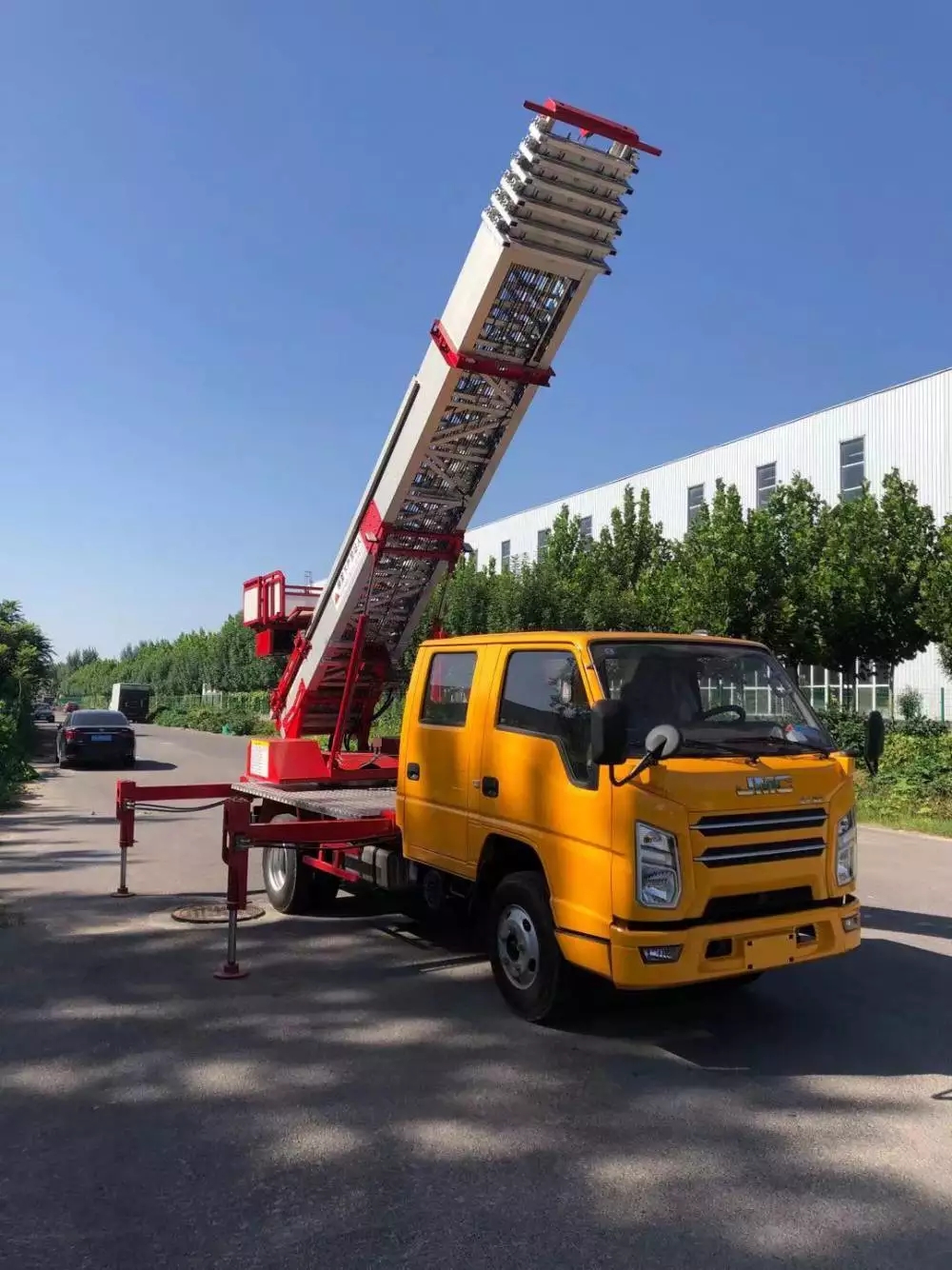 兴仁附近的云梯车出租服务：轻松解决高空作业需求