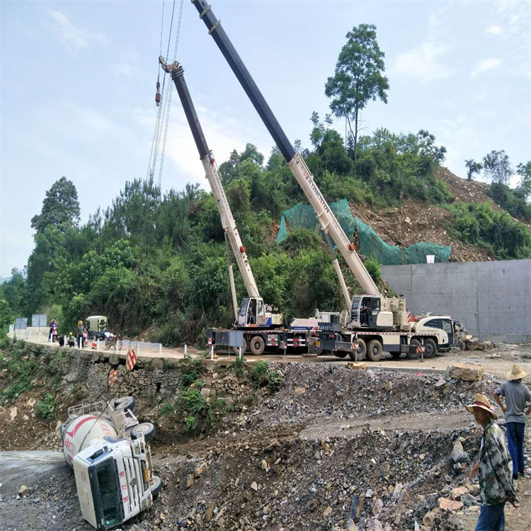 兴仁汽车掉沟里叫吊车救援要多少钱